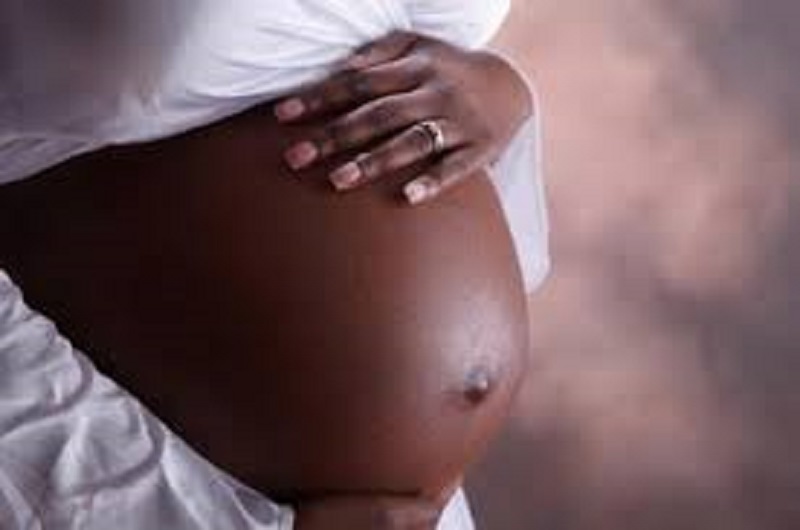 Togo : un directeur d’école enceinte une élève de 12 ans