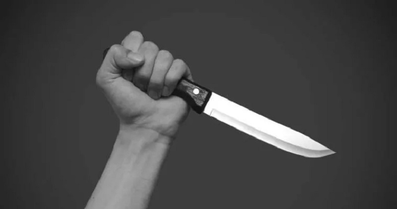 Une jeune fille de 18 ans poignardée à plusieurs reprises pour « un mauvais regard »