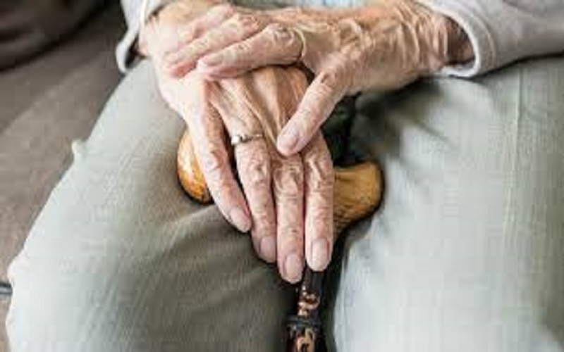 Une mamie de 91 ans met un cambrioleur en fuite avec un bâton