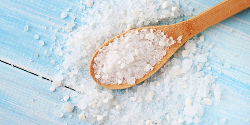 Une nutritionniste explique pourquoi elle déconseille de suivre un régime sans sel