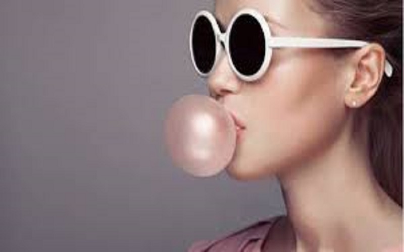 Une nutritionniste vante la consommation du chewing-gum pour maigrir