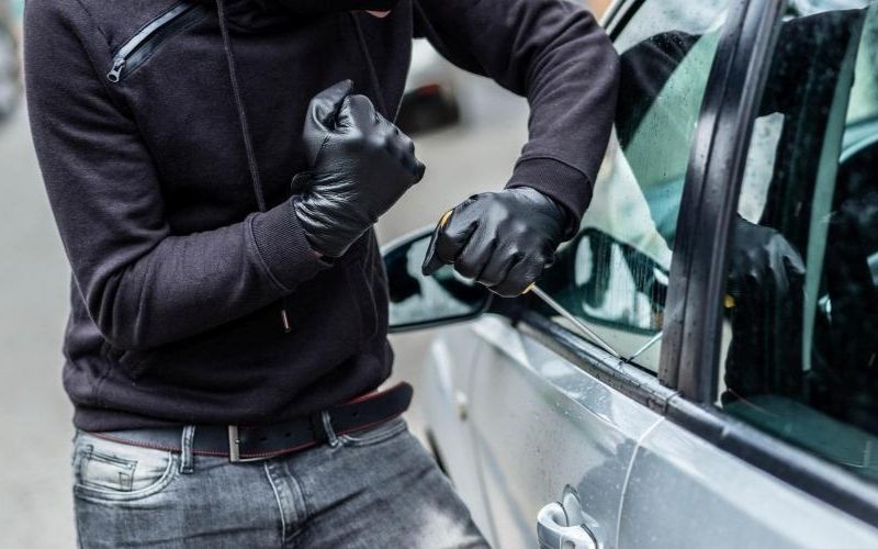 Une victime propose à son voleur de lui racheter ses affaires