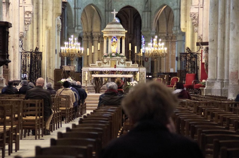 Une vingtaine de personnes hospitalisées durant une messe de Noël dans l’Oise