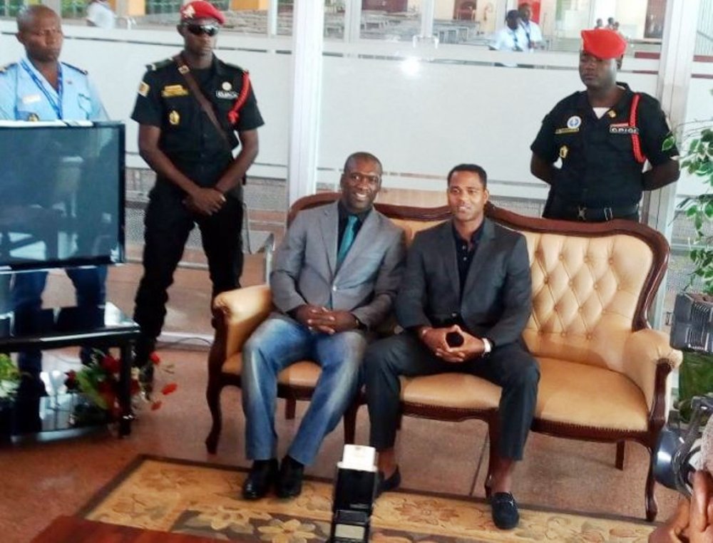 Lions Indomptables : le nouvel entraîneur Clarence Seedorf déjà à Yaoundé (photos)