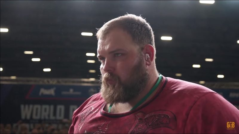 Vasily Kamotsky : le Champion des concours de gifles détrôné sur un gros KO (vidéo)