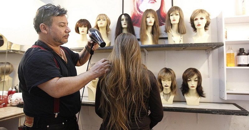 Venezuela : face à la crise, les Vénézuéliennes commercialisent leurs cheveux