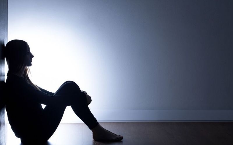 Victime d’escroquerie, cette jeune fille se suicide à 17ans