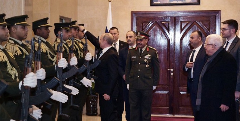 [Vidéo] Ce geste de Poutine en train  de rhabiller un  militaire  palestinien  séduit  le web