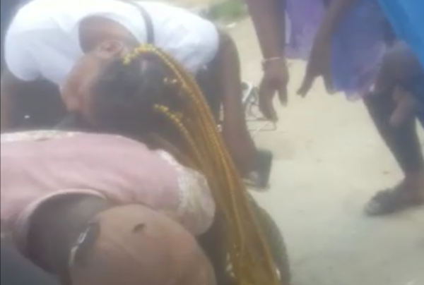 [Vidéo] Elle coince la mèche de ses cheveux dans la roue du Zémidjan