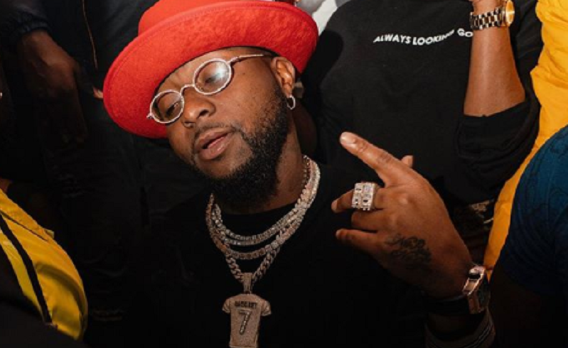 [Vidéo] En colère contre Davido, ses fans saccagent des maisons