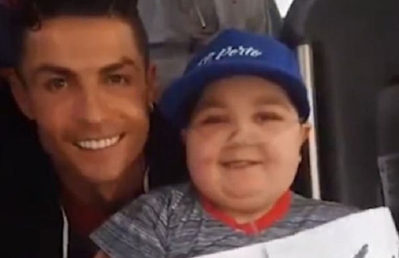 [Vidéo] Le superbe geste de Ronaldo envers un enfant atteint d’un cancer ce dimanche soir avant la finale