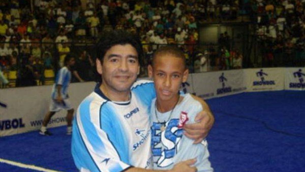 Vidéo : quand Neymar, 12 ans, rencontrait Maradona dans le car de l’Argentine