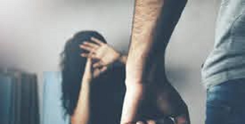 Violence conjugale : giflée, une femme met K.O. son époux (vidéo)
