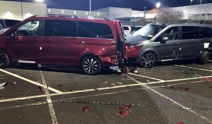 Viré par Mercedes-Benz, il détruit 50 voitures neuves à l’usine par vengeance