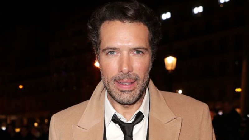 « Vivez à fond, tombez malade ! » : Nicolas Bedos appelle à désobéir aux nouvelles mesures sanitaires