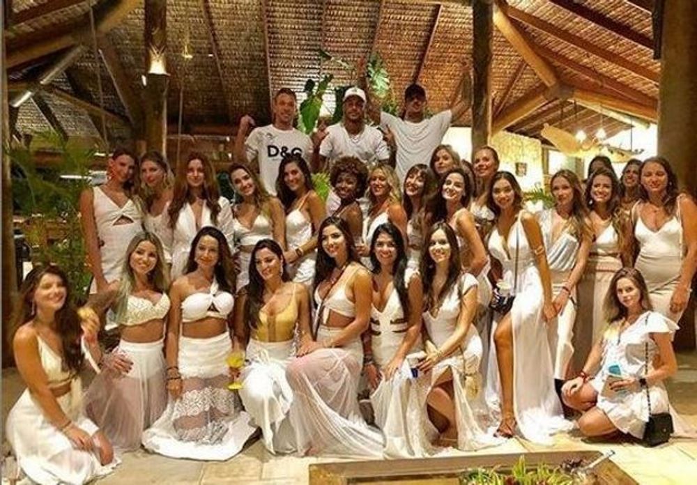Voici la photo de ‘Neymar et ses 26 femmes’ qui fait jaser les internautes