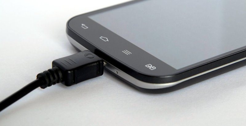 Un expert explique pourquoi il ne faut pas charger son Smartphone pendant la nuit