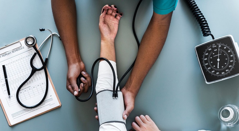 Voici 5 astuces pour prévenir et traiter l’hypertension naturellement