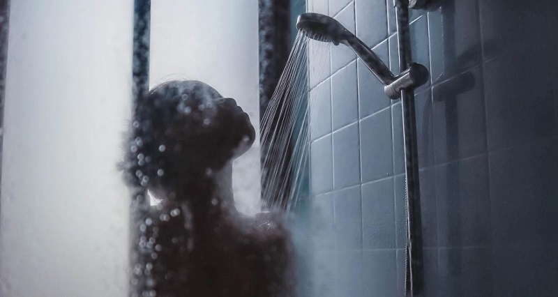 Voici 5 bienfaits d’une douche froide