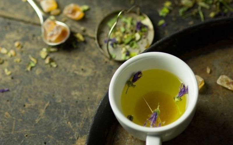 Voici 5 tisanes détox post fêtes