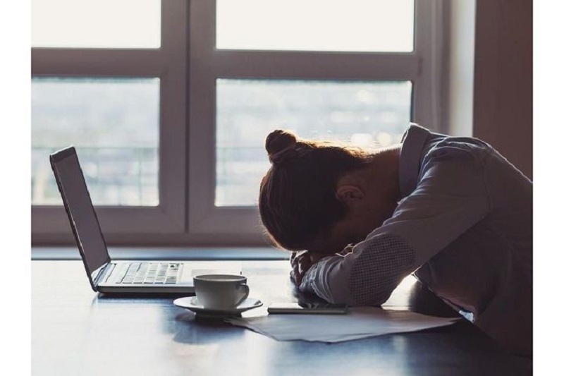 Voici comment lutter contre la somnolence au travail