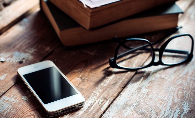 Voici pourquoi il est déconseillé de garder près de son téléphone certains objets