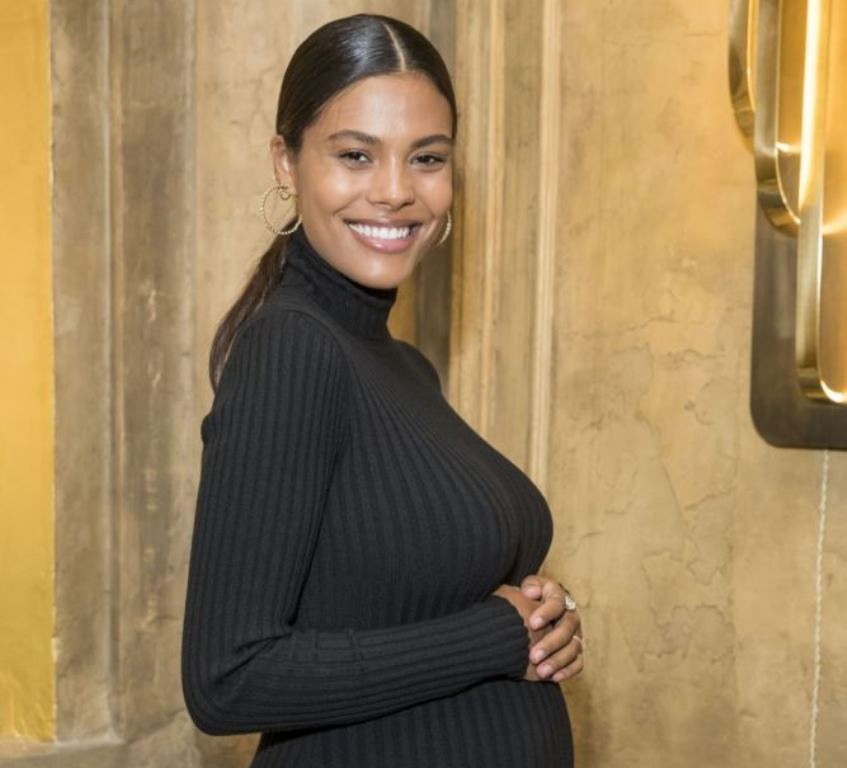 La Franco-Togolaise Tina Kunakey explique pourquoi elle poste des photos d’elle enceinte sur les réseaux sociaux