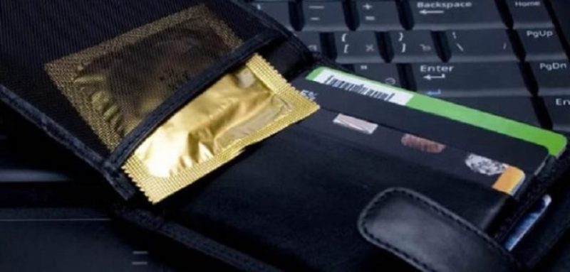 Voici pourquoi il ne faut pas garder un préservatif dans son portefeuille ou sa poche