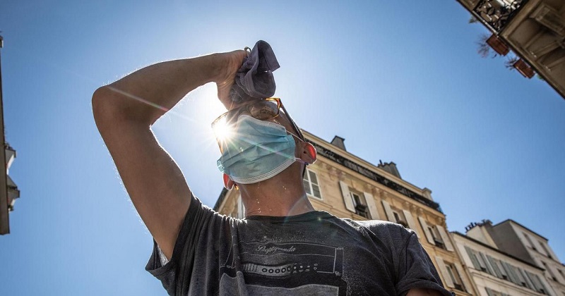 Voici pourquoi il ne faut pas humidifier son masque de protection en pleine canicule