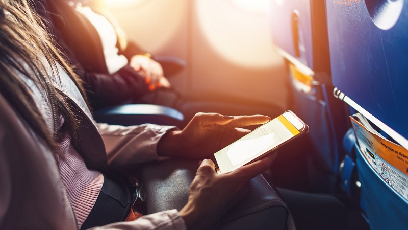 Voici pourquoi on ne peut utiliser son téléphone dans un avion