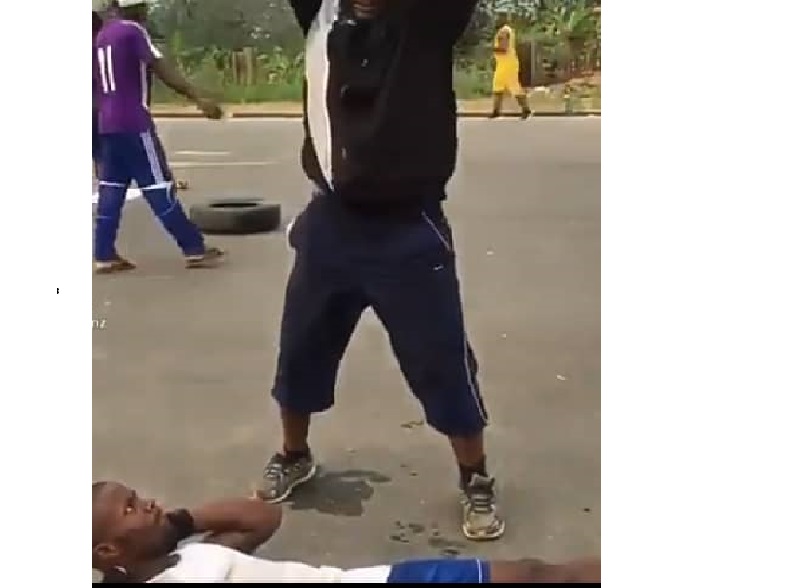 Voulant travailler ses abdos, il tombe sur un coach rigoureux qui lui fait regretter son choix (vidéo)