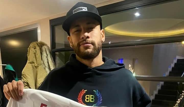 We love PSG : le cadeau de Neymar pour Félix Tshisekedi