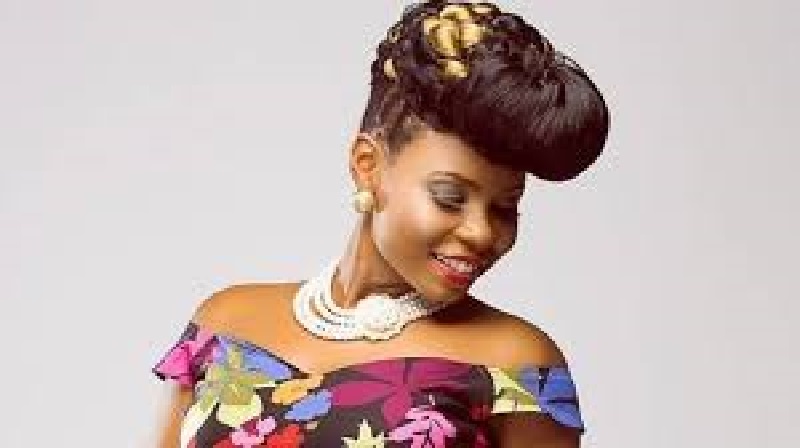 Yemi Alade : la star sexy et canon en combinaison (photos)