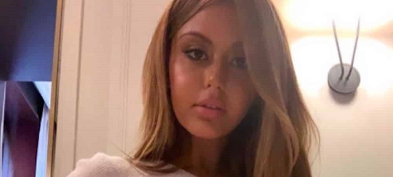 Zahia : la mannequin participe à un live depuis son lit