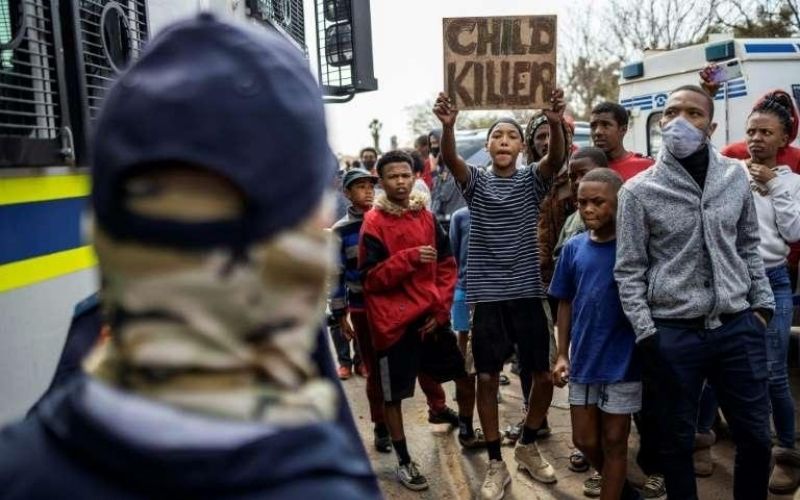 Afrique du sud : 2 policiers arrêtés pour le meurtre d’un adolescent handicapé