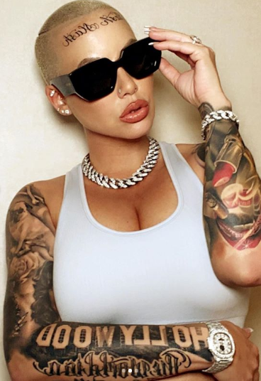Amber Rose et son homme  Alexander « AE » Edwards se font tatouer le front pour  honorer leurs enfants (photos)