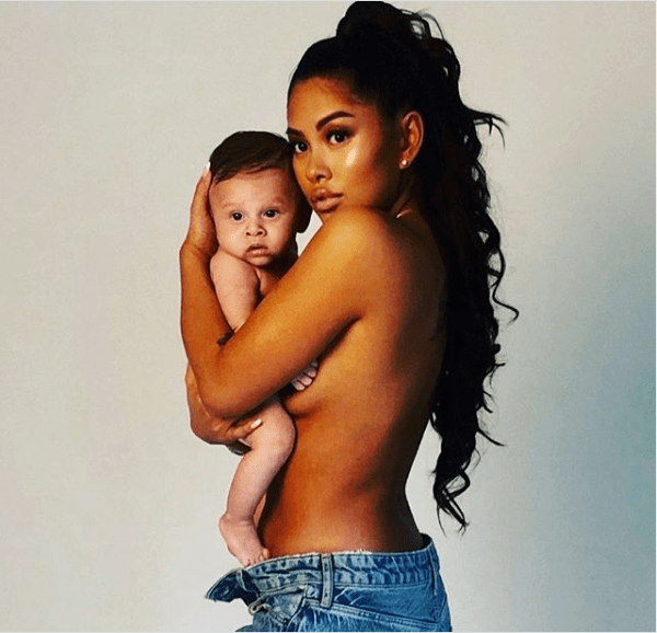 Chris Brown partage une photo seins nus d’Ammika Harris berçant leur fils, Aeko
