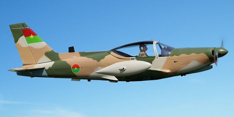 Burkina Faso : l’armée interdit le survol de ses bases