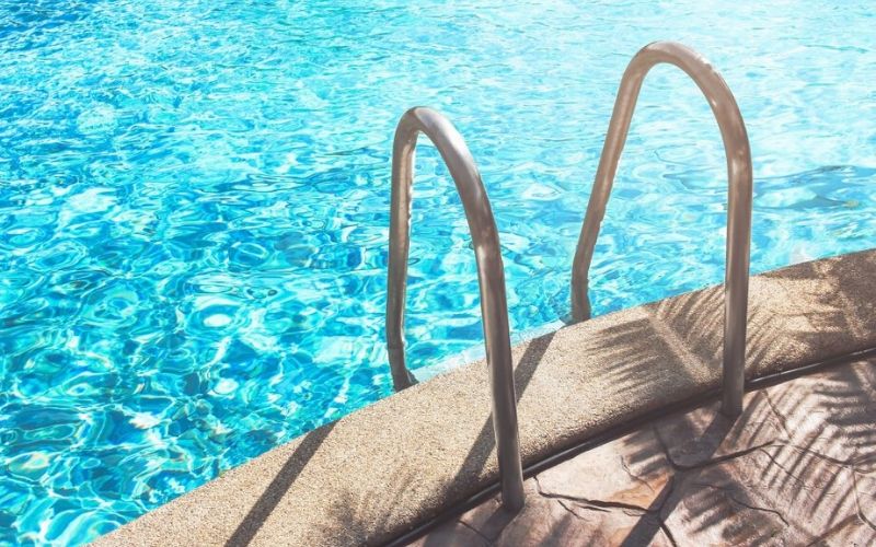 France : un enfant de 3 ans dans le coma après être tombé dans la piscine familiale