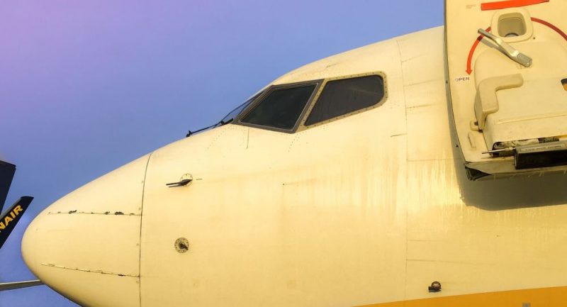 [Vidéo] Boeing 737 : le capot du moteur gauche s’ouvre en plein vol aux États-Unis