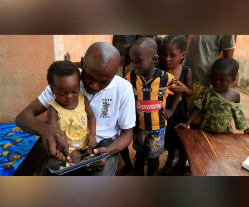 Togo : voici pourquoi il faut enlever la tablette à vos enfants et leur donner un instrument de musique