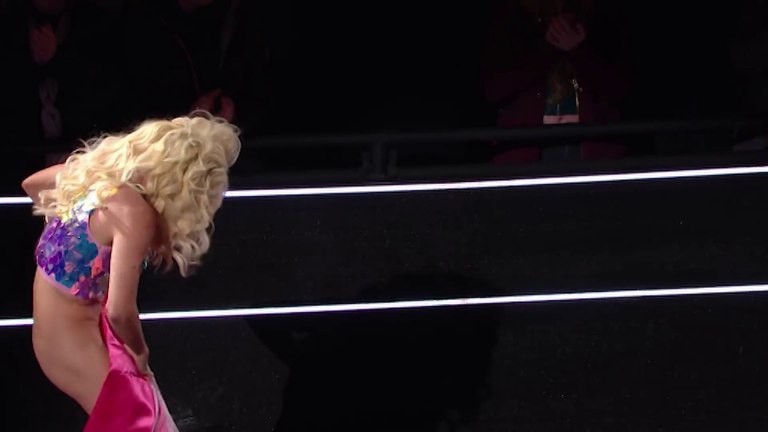 Une candidate de téléréalité perd sa robe en plein direct et ne portait pas de culotte (photo)