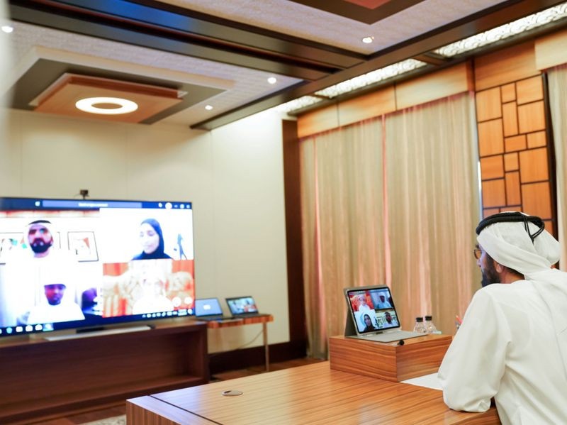 Émirats arabes unis : Photos virales des ministres en plein télétravail