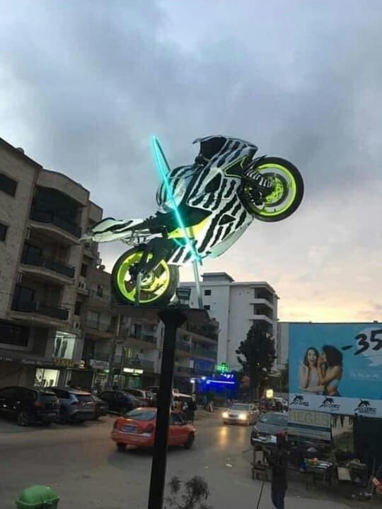 Côte d’Ivoire : la moto qui a tué DJ Arafat immortalisée à Abidjan (Photo)