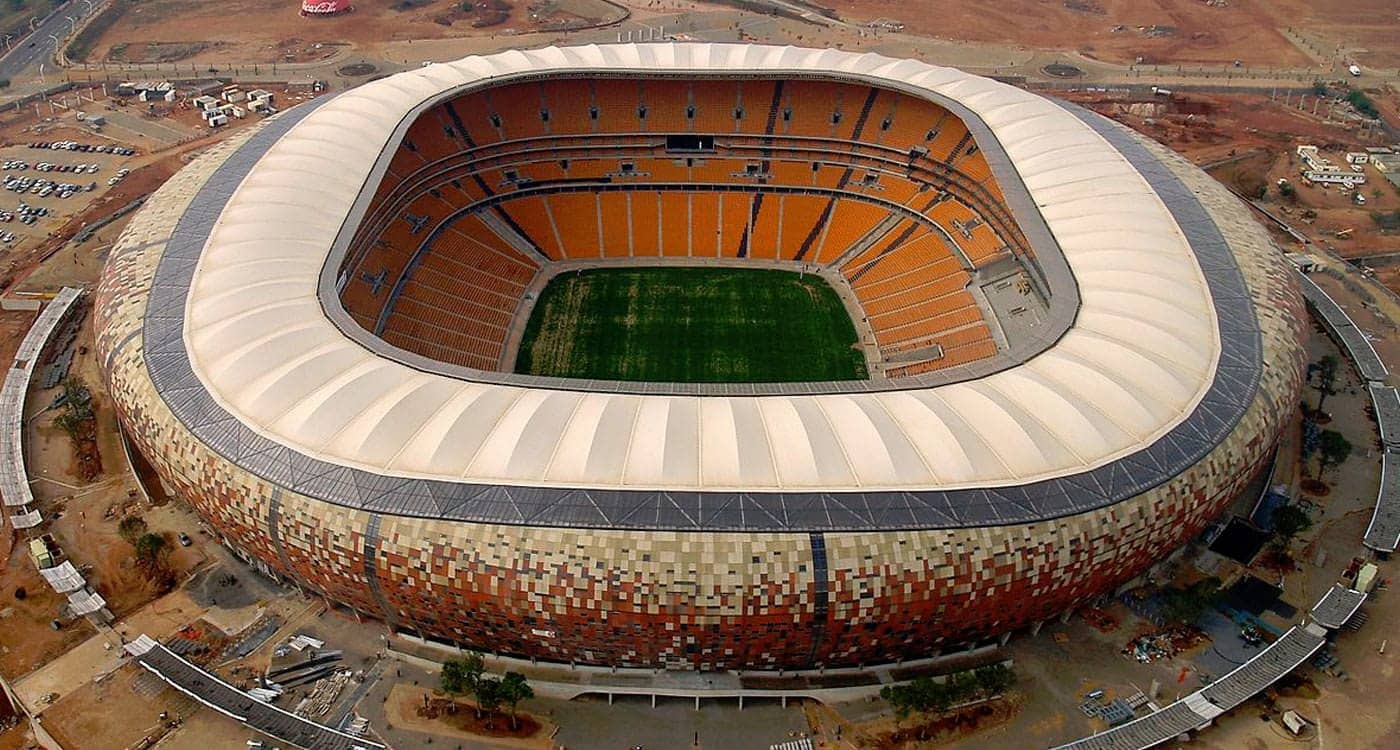 Top 10 des plus grands stades en Afrique : Le FNB Stadium de Johannesburg en tête