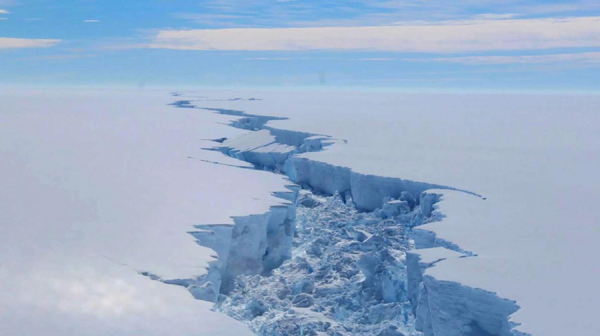 Antarctique : un iceberg, grand comme 15 fois Paris, se détache mais pas à cause du réchauffement
