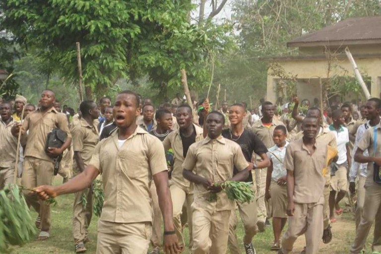 Côte d’Ivoire : des élèves défient la police et s’accordent un congé de Noël prématuré