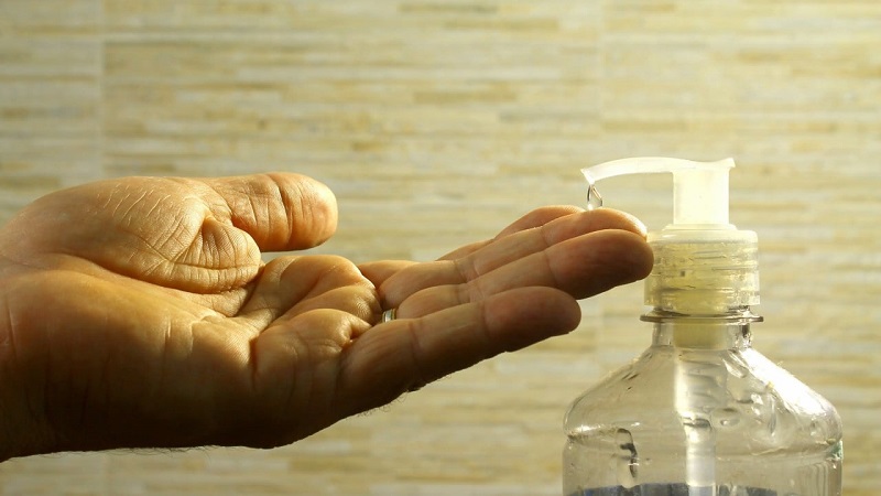 Coronavirus : 4 erreurs à éviter lorsque l’on met du gel hydroalcoolique
