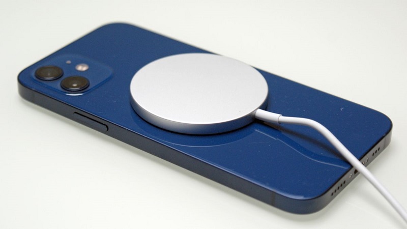 iPhone 12 : le chargeur Magsafe inquiète les cardiologues