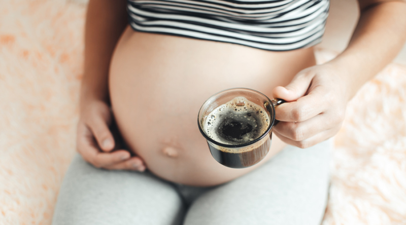 Il faut éviter la caféine durant la grossesse, voici pourquoi